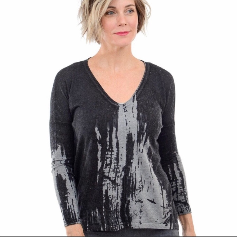 Elegant Black and Gray V-Neck Sweater